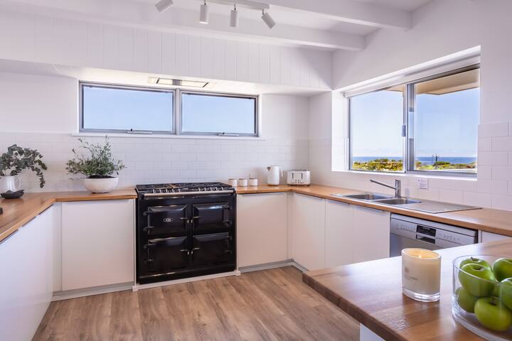 The Bunker – Coastal home in Gracetown – relaxing! gallery image 4