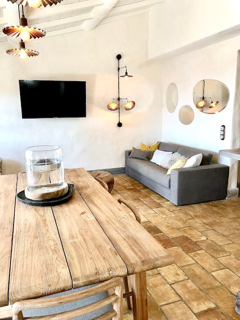 Annonce Airbnb populaire: La Bergerie de Fautea, sea view, heated pool à Conca