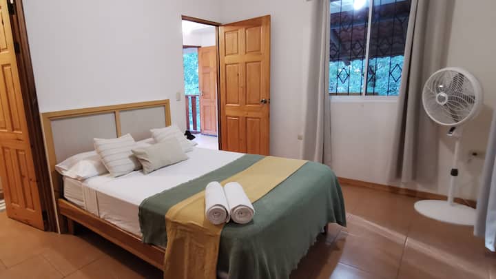 Spálňa s pripojenou kúpeľňou