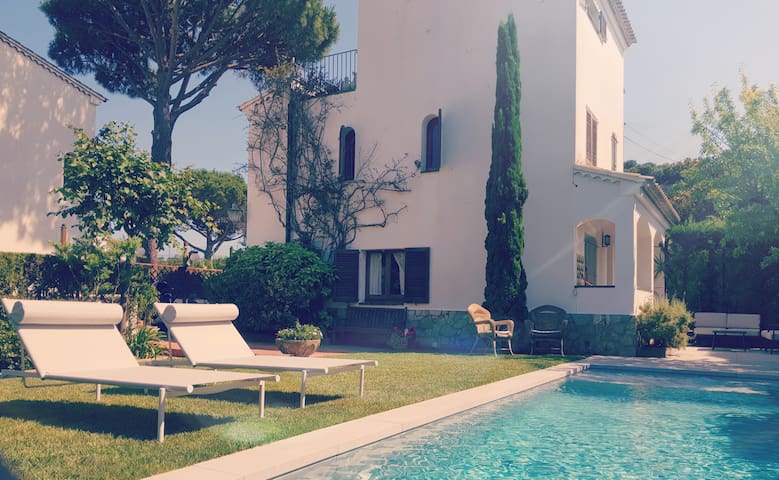 Casa familiar con jardín y piscina en Llafranc