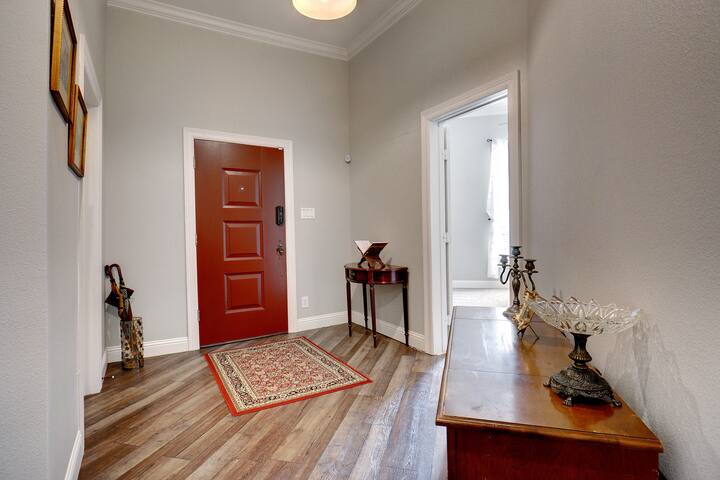 Minutes from Stockyards & Cultural District gallery image 3