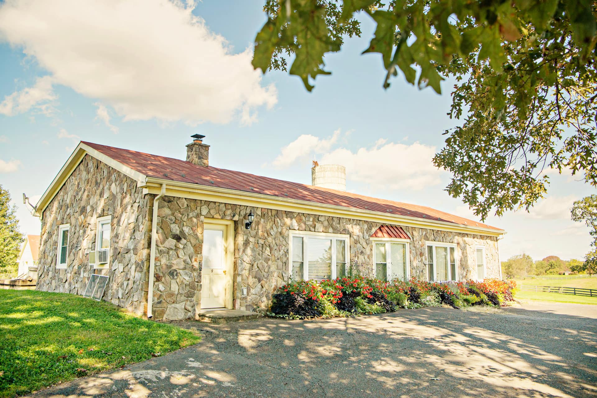 Cottage romantico sulla spettacolare tenuta rurale con campi da tennis, spa