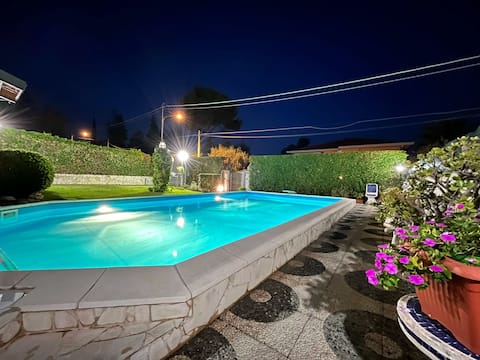 La Quintecita villa with swimming pool between Catania and Etna