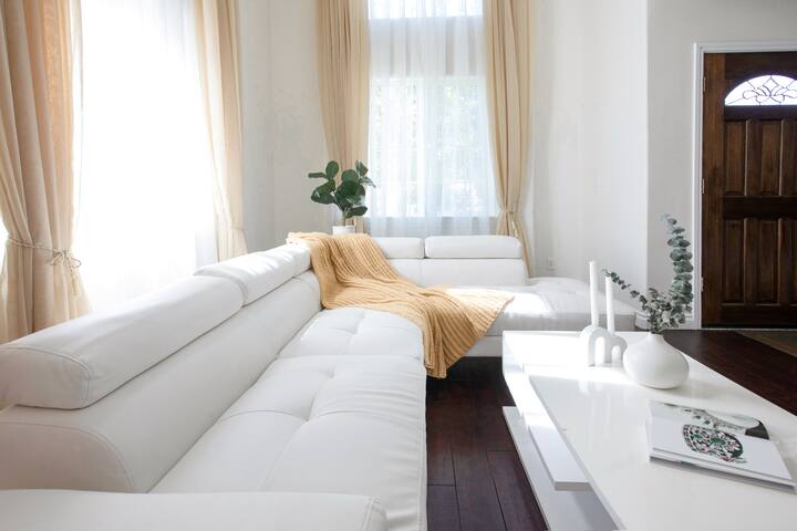 Pasadena Luxury Smart New House 4B3.5B w/Theatres gallery image 3