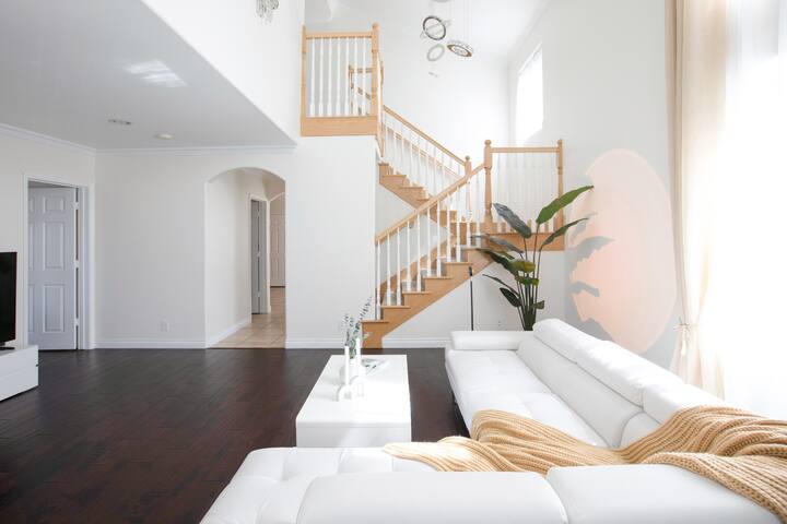 Pasadena Luxury Smart New House 4B3.5B w/Theatres gallery image 2