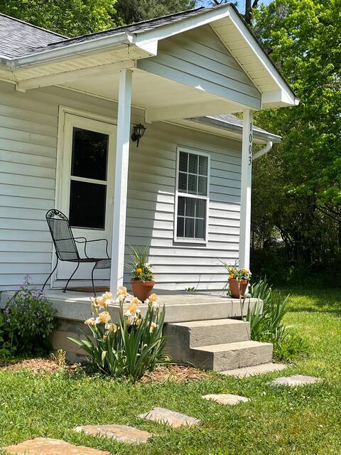 Cozy Bungalow in Historic West Hillsborough