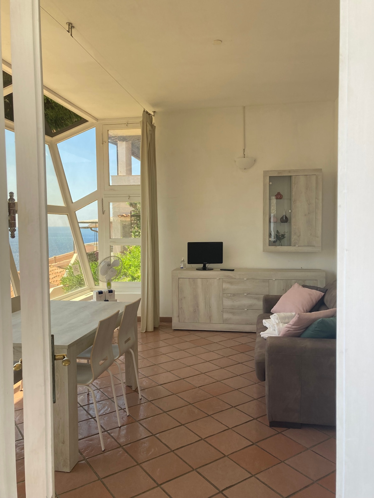 כניסה לסלון