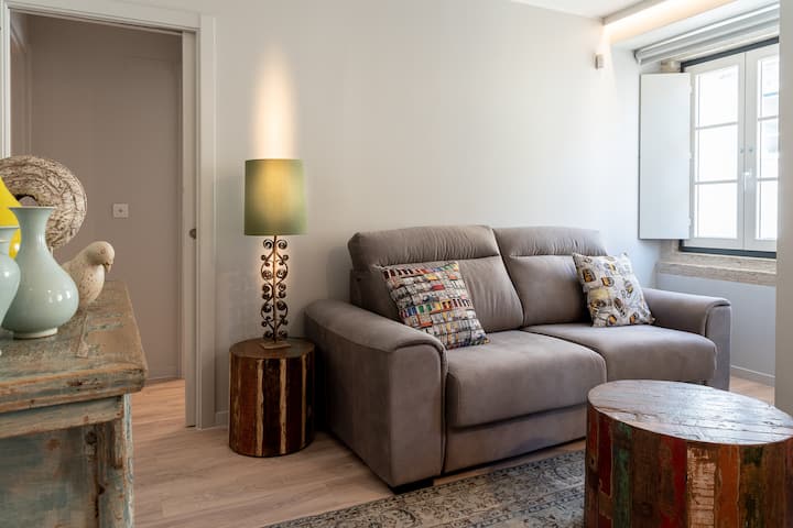 غرفة المعيشة وسرير الأريكة