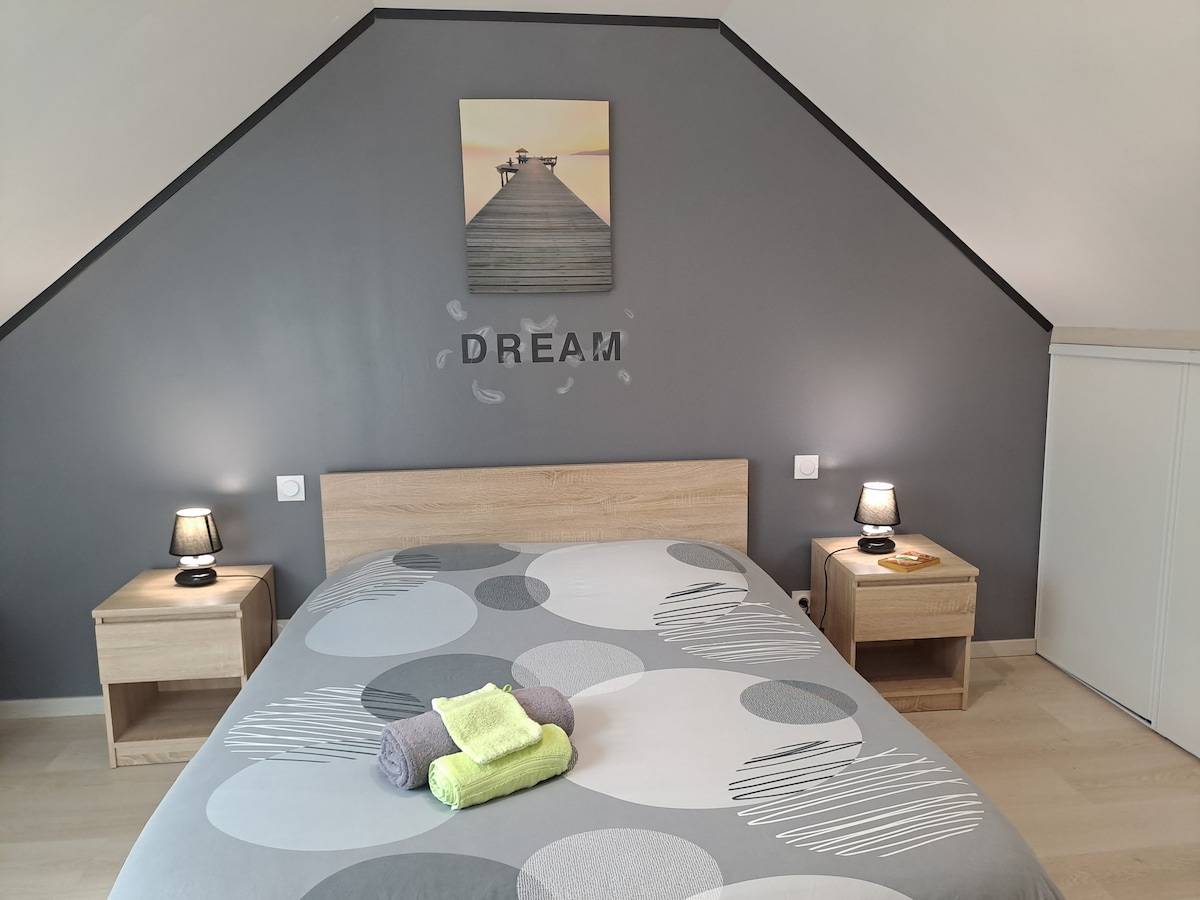 灰色房间床位140...