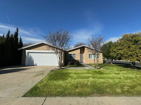 Peaceful Getaway  in Clovis, Cozy 4Bed/2Bath