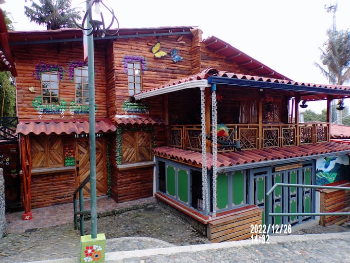 "El Encanto" Mountain Cabin