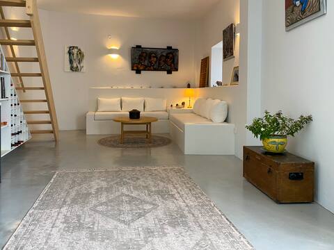 Entire home with stunning garden 5min form the sea