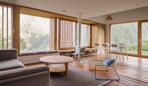 La Grave: Architect-designed house with unique views