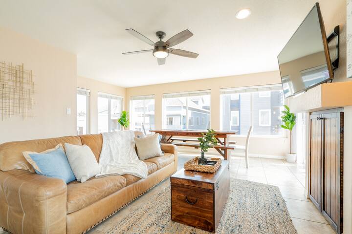 Beachside Retreat! Walk to beach! Entire Duplex! gallery image 3