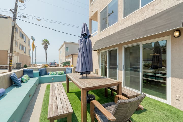 Beachside Retreat! Walk to beach! Entire Duplex!