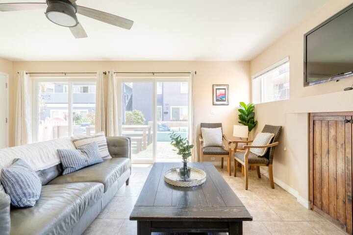 Beachside Retreat! Walk to beach! Entire Duplex! gallery image 5