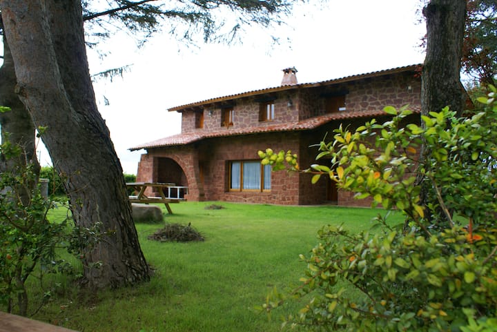 Stone chalet in Prades, 10 guests