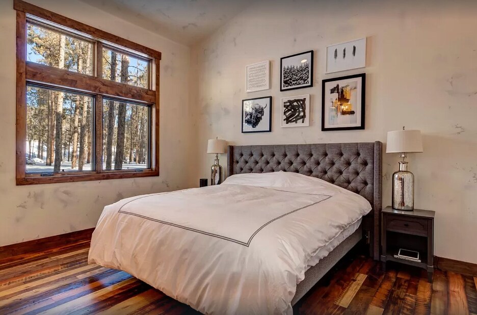 პირველი სართულის მთავარი საძინებელი