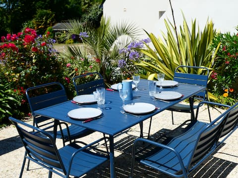 300 m from beach, Quiet, Spacious, 4 Bathrooms, Brittany