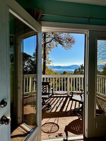 Quiet, Long-Range MTN Views, 12 Mins to DT AVL