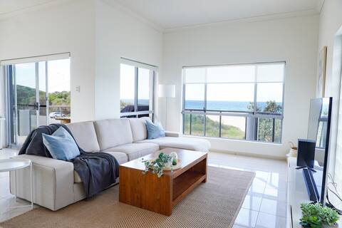 Sand on Blueys Beach - Dogs welcomed! 3 Bedrooms