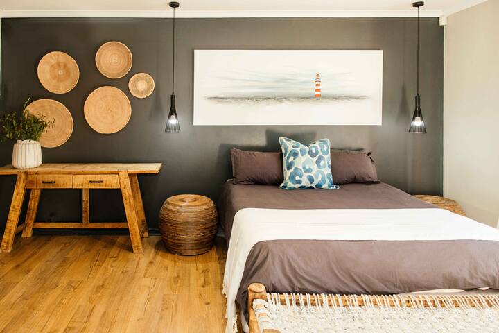 Comfort and Style close to Cape Town and winelands gallery image 4