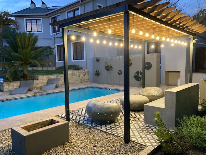 Comfort and Style close to Cape Town and winelands Houses for Rent in