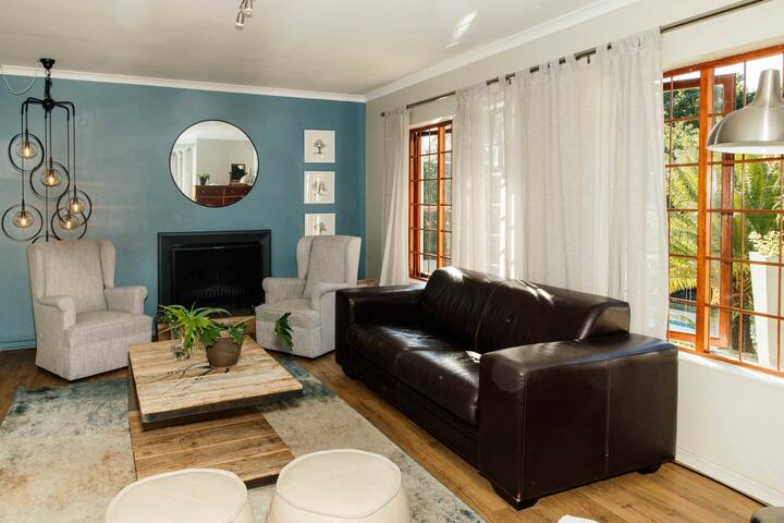 Comfort and Style close to Cape Town and winelands gallery image 3