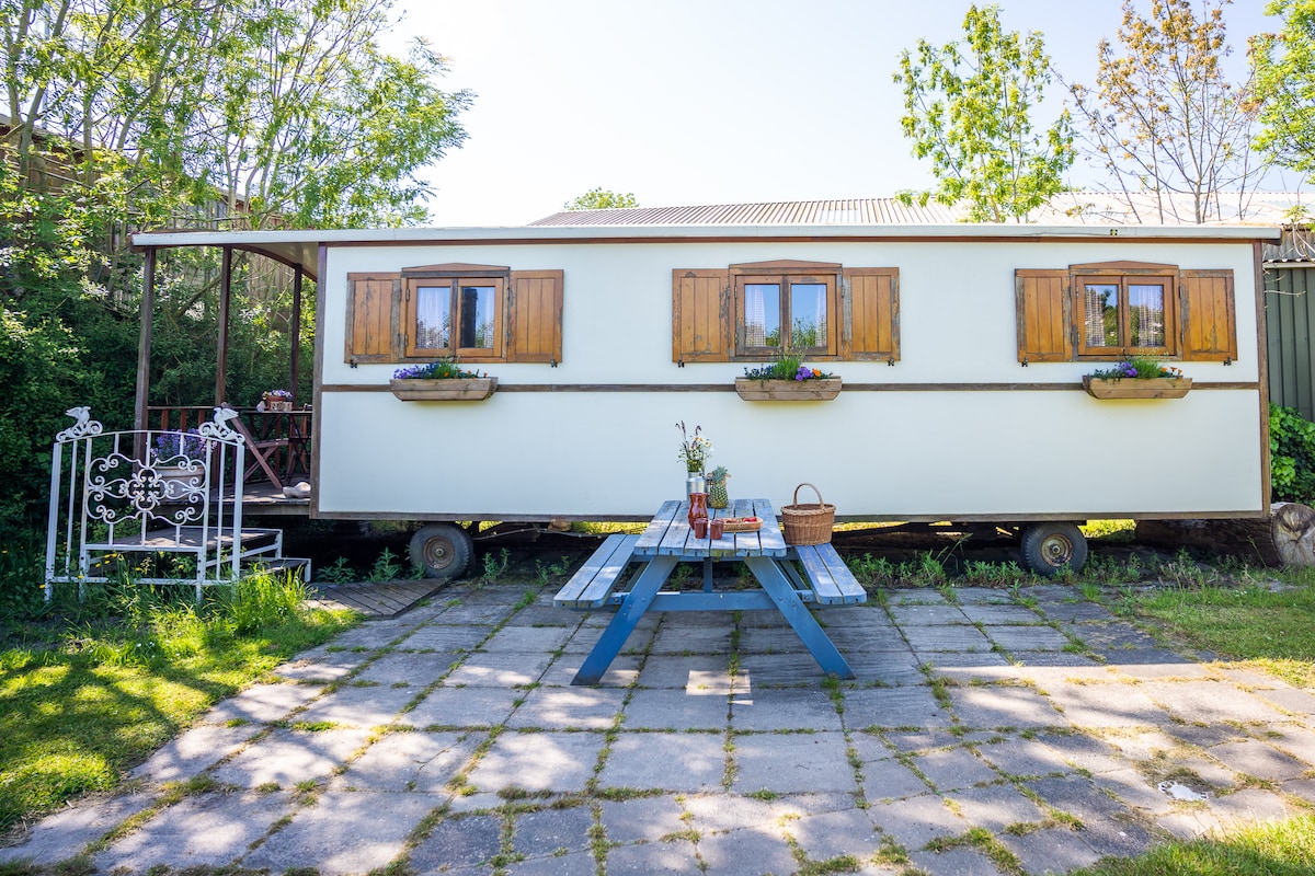 Pipowagen op camping, pittoreske Brouwershaven - Kleine Huser zur Miete in  Brouwershaven, Zeeland, Niederlande - Airbnb