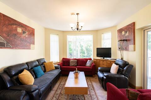 Oak house self Catering Carrick Town Centre House