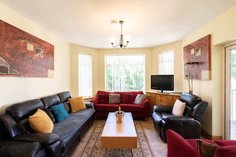 Oak house self Catering Carrick Town Centre House