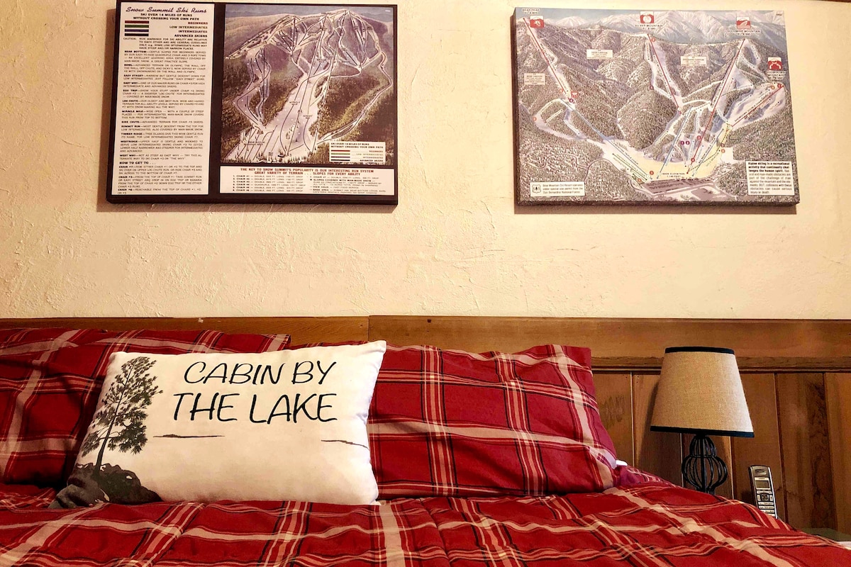 مرتبة كوين نيست من الإسفنج المرن مع تلفزيون روكو.