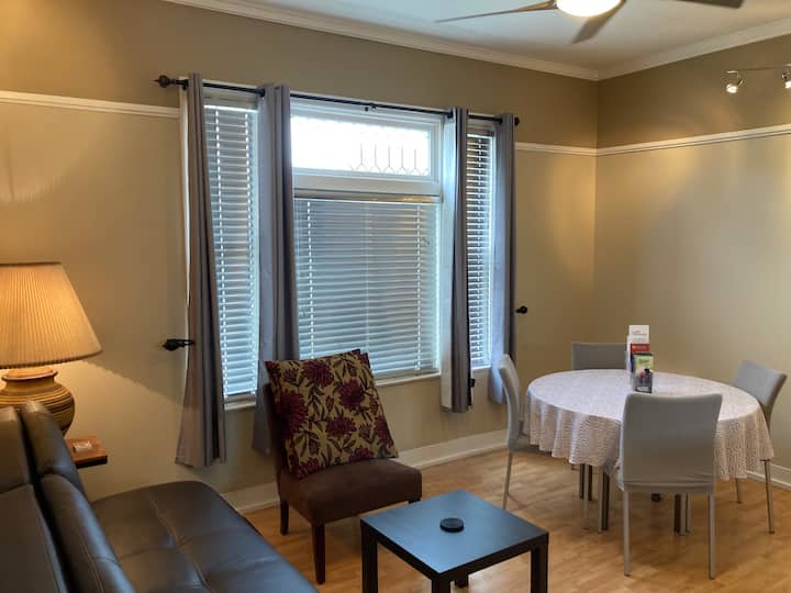 2 Bedroom Sugarhouse Corner - Walk To Restaurants - Salt Lake City, UT