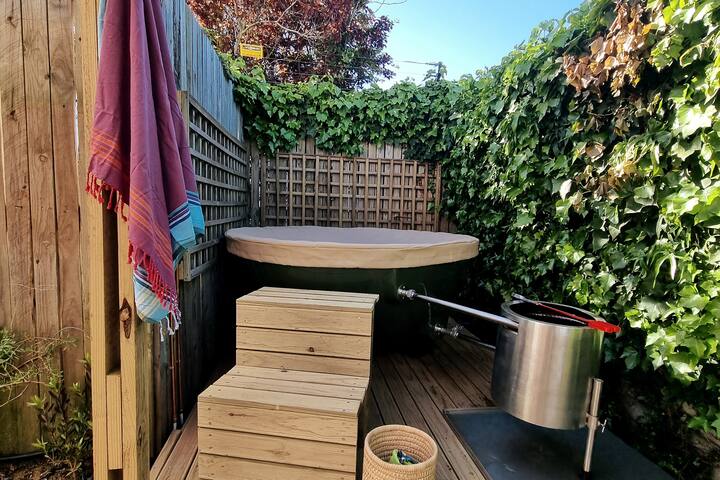 Rose cottage w/ inverter + hot tub gallery image 3