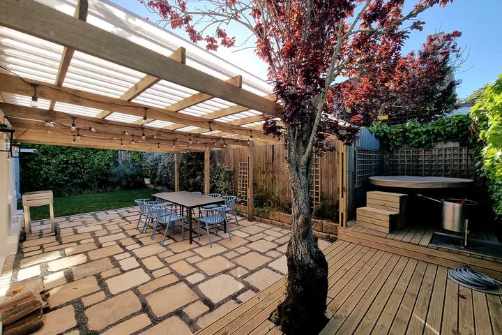 Rose cottage w/ inverter + hot tub gallery image 2