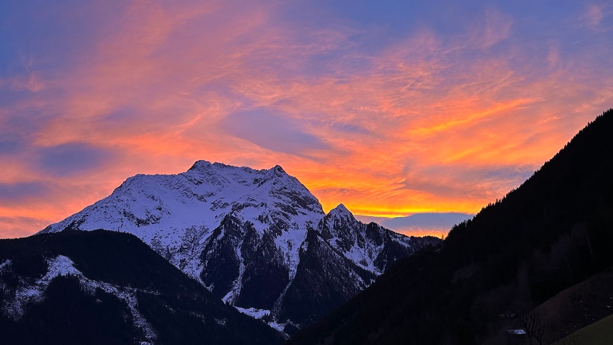 Rustic CABIN in the Zillertal at Easter - Huts for Rent in Astegg ...