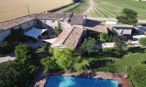 Le Mas du Pas, 15 p, 7 b, 5 bth, heated pool