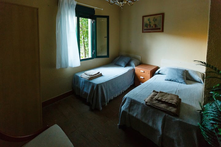 პირველ სართულზე ორადგილიანი საძინებელი