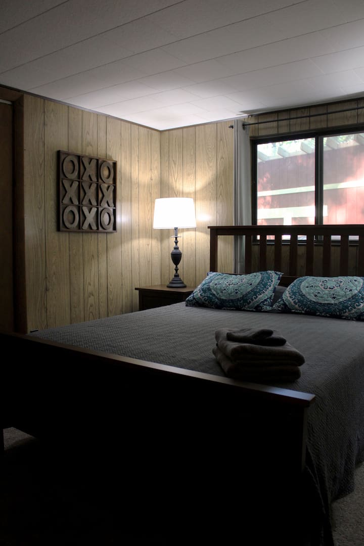 1号卧室-标准双人床 