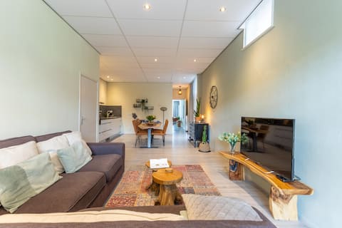 Luxury home Alkmaar private parking space + bicycles