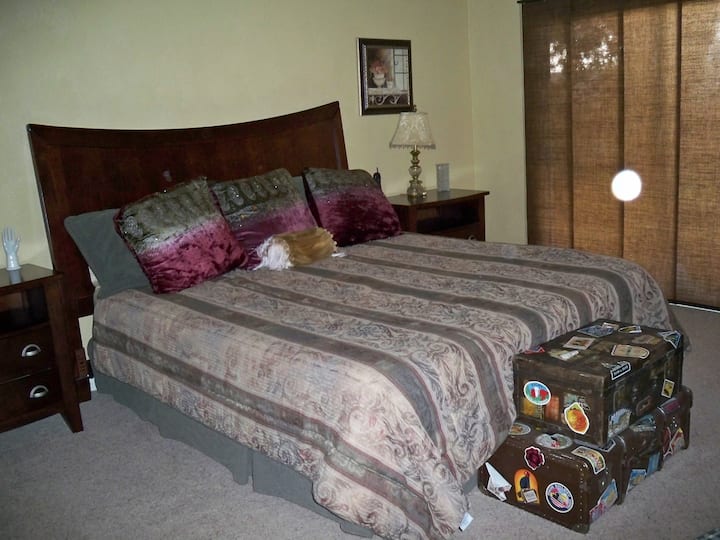 加大双人床主卧套房