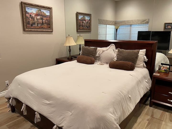 加利福尼亚大厅加大双人床卧室