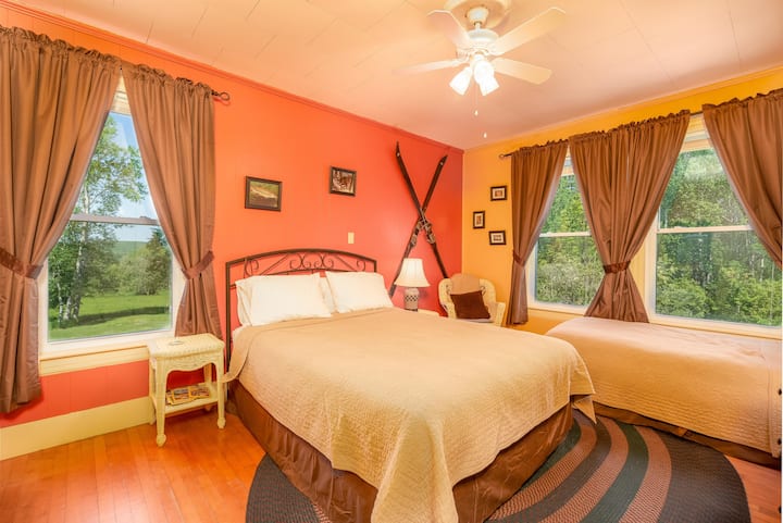 Spálňa 4 - Granite Hills - 1 menšia manželská posteľ + vlastná kúpeľňa
