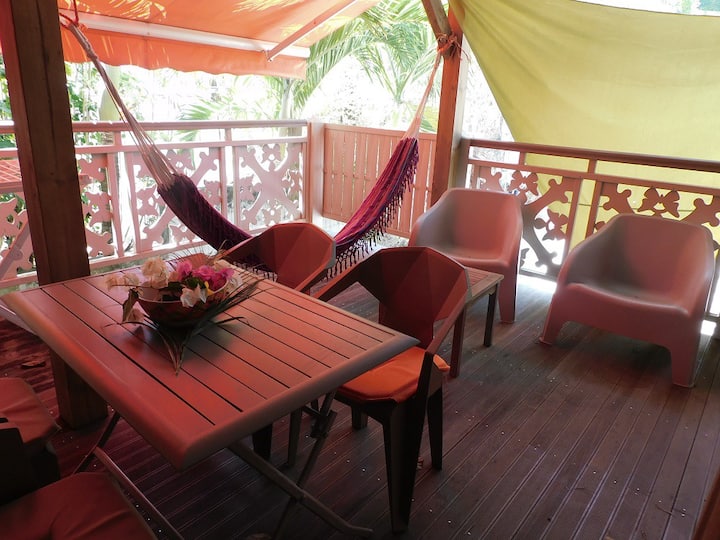 SOUS LES COCOTIERS STUDIO 2 CLIMATISE Appartements à louer à Sainte