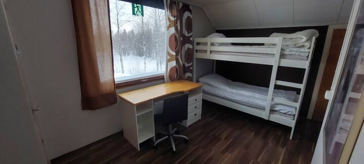 Toisen kerroksen makuuhuone kahdelle