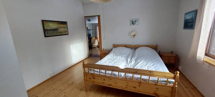 Ensimmäisen kerroksen makuuhuone kahdelle