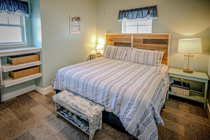 Upstairs master bedroom w/ king bed