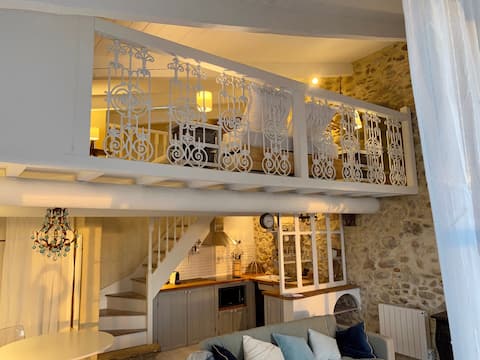 Ardèche "Nia the Pearl" Magic & Vineyard View