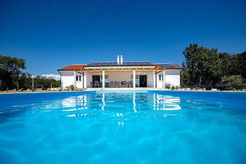 4 BR new sea view villa/big pool/direct sea acces