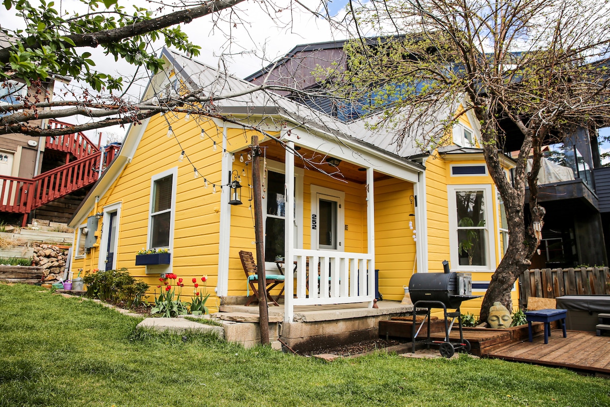 t*t様 house on the hill L/S Tee yellow fl house on the hill L/S Tee yellow flower Yellow House on the Hill